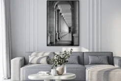 Plakat: Kolumnada w czerni i bieli