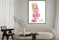 Plakat: Księżniczka w różowej sukience z flamingami