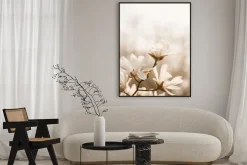 Plakat: Kwitnąca magnolia kwiaty na gałęzi drzewa