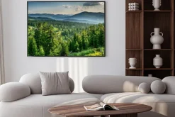 Plakat: Letni krajobraz z zielonymi wzgórzami