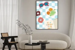 Plakat: Letnia ilustracja z wesołym cytatem