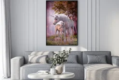 Plakat: Mama jednorożec z dzieckiem w lesie