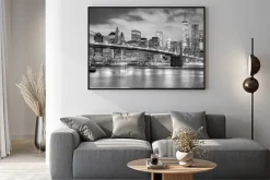 Plakat: Manhattan i brooklyn bridge na czarno-białej fotografii