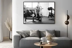 Plakat: Mann im fitness studio auf der banku