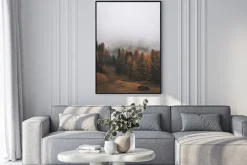 Plakat: Mgła nad jesiennym lasem krajobraz
