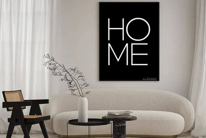 Plakat: Minimalistyczny napis home na czarnym tle