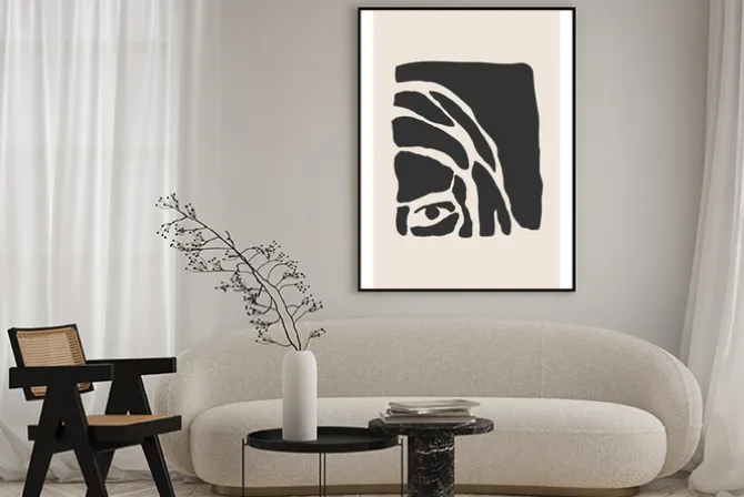 Plakat: Minimalistyczny portret kobiety w odcieniach szarości