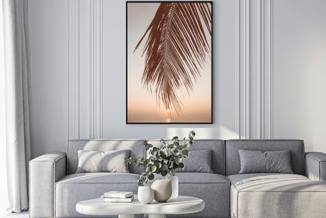Plakat: Morski krajobraz o zachodzie i liść palmy