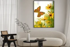 Plakat: Motyl i kwiaty w ogrodzie zbliżeniu