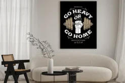 Plakat: Motyw siłowni i kulturystyki z motywacyjnym napisem