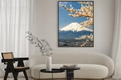 Plakat: Mount fuji z gałęzi wiśniowego drzewa, japonia