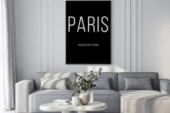 Plakat: Napis o pasji do mody na czarnym tle