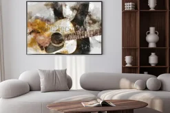 Plakat: Objęta piękna kobieta bawić się gitarzysty w przedpolu. zamknij