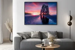 Plakat: Ogromny bazaltowy stos hvitserkur na wschodnim brzegu półwyspu