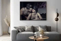 Plakat: Para w intymnej pozie na łóżku