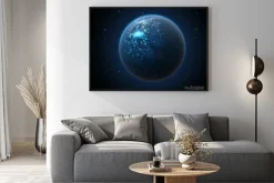 Plakat: Planeta z podświetlanym sieci