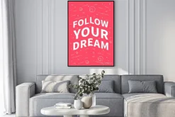 Plakat: Podążaj za marzeniami. inspirujące (motywacyjny) cytat na czerwonym