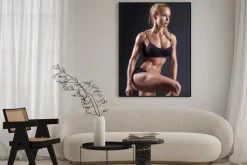 Plakat: Portrait of a beautiful girl in the studio athletes