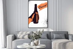 Plakat: Projekt plakatu typograficzne styl piwa piwa. ręka trzyma butelkę