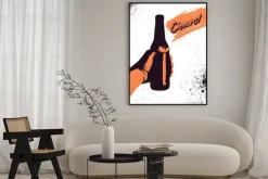 Plakat: Projekt plakatu typograficzne styl piwa piwa. ręka trzyma butelkę