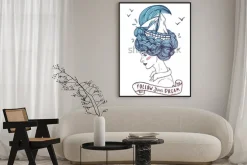 Plakat: Ręcznie rysowane kolorowy portret marzącej młodej pięknej kobiety