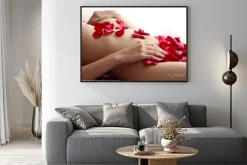 Plakat: Rose na ciele kobiety