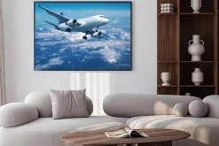 Plakat: Samolot pasażerski ponad chmurami