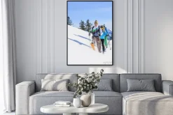 Plakat: Skitourengeher legen eine frische spur im pulverschnee