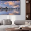 Plakat: Skyline perth w australii przez rzekę swan o zachodzie słońca