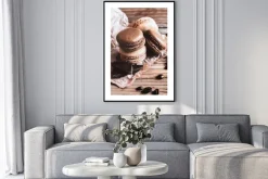 Plakat: Słodycze na drewnianym stole