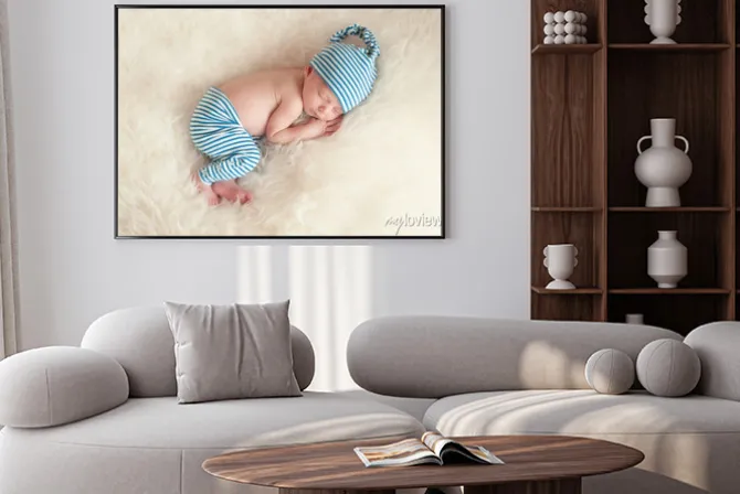 Plakat: Spanie noworodek piżamie i czapce spanie