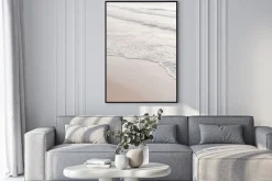 Plakat: Spokojne fale na piaszczystej plaży morski krajobraz