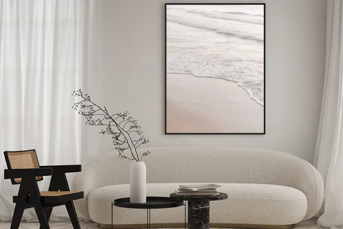 Plakat: Spokojne fale na piaszczystej plaży morski krajobraz