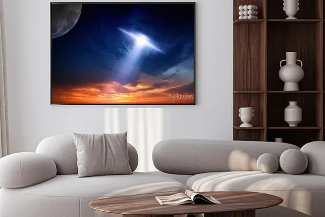 Plakat: Statek ufo na niebie o zachodzie słońca