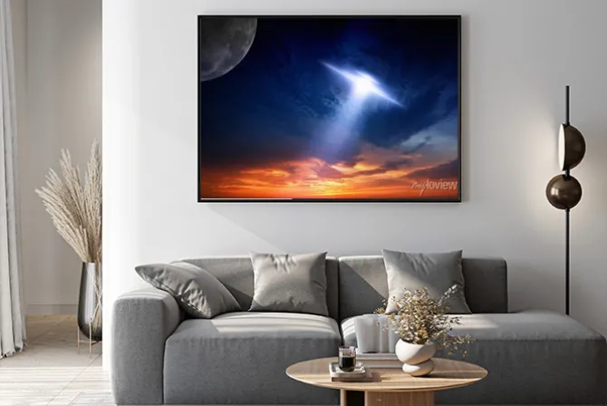 Plakat: Statek ufo na niebie o zachodzie słońca