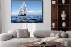 Plakat: Statek z żaglami na morzu