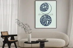 Plakat: Strzelaj na księżyc, nawet jeśli tęsknisz, lądujesz wśród gwiazd.