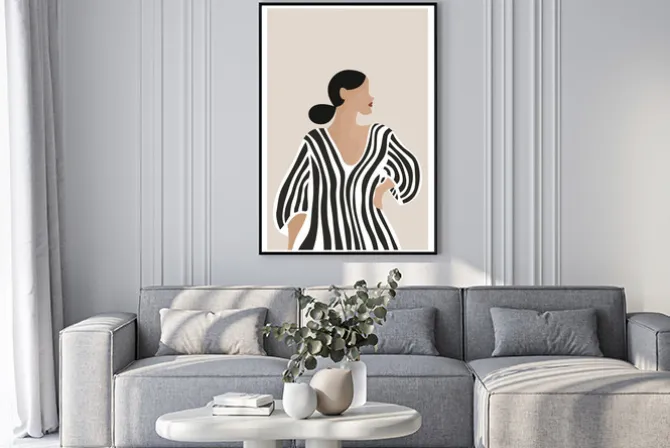 Plakat: Stylowy portret kobiety w paskowanej sukience