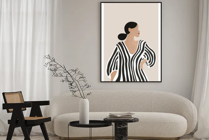 Plakat: Stylowy portret kobiety w paskowanej sukience