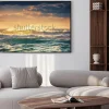 Plakat: Sunrise and shining waves in ocean
