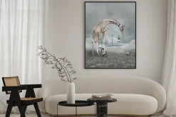 Plakat: Surrealistyczna ilustracja z żyrafą