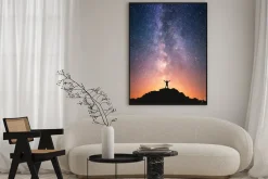 Plakat: Sylwetka człowieka na tle kosmosu w stylu galaxy