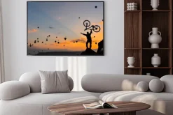 Plakat: Sylwetka kolarza i balony