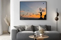 Plakat: Sylwetka kolarza i balony