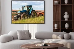 Plakat: Traktor na polu