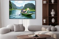 Plakat: Turyści robienia zdjęcia. rower za pomocą jej stopy do napędzania