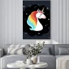 Plakat: Unicorn głowy z tęczą grzywa i gwiazdy na czarnym tle, ilustracji