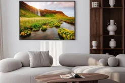 Plakat: Uroczy widok kwitnienia zieleni słup w światło postęp. dramatyczna