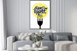Plakat: Widelec z makaronem i napisem bon appetit
