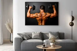 Plakat: Widok z tyłu szkolenia kulturysta z hantlami na czarnym tle